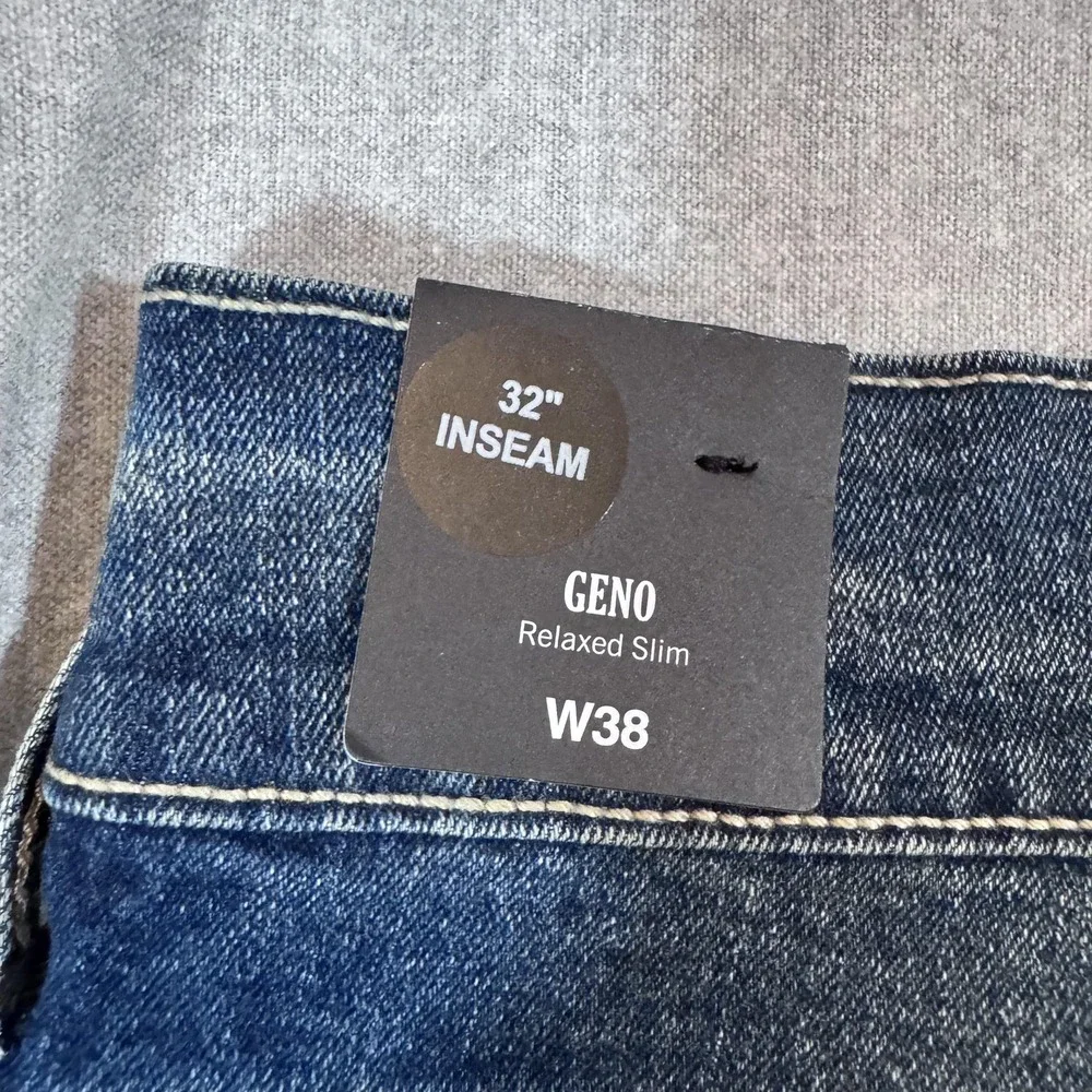 True Religion Jeans Mens 38X32 Geno Relaxed Slim SN Flap Denim Medium Wash‎
